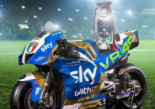 Lo Sky Racing Team VR46 celebra la vittoria degli Azzurri con una livrea speciale