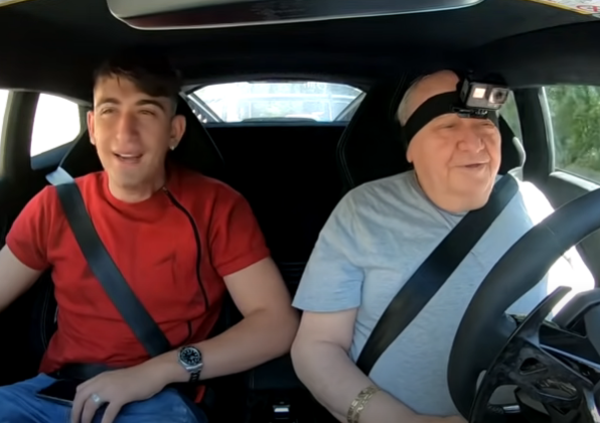 Il &ldquo;super&rdquo; regalo del nipote youtuber al nonno: una Lamborghini Huracan