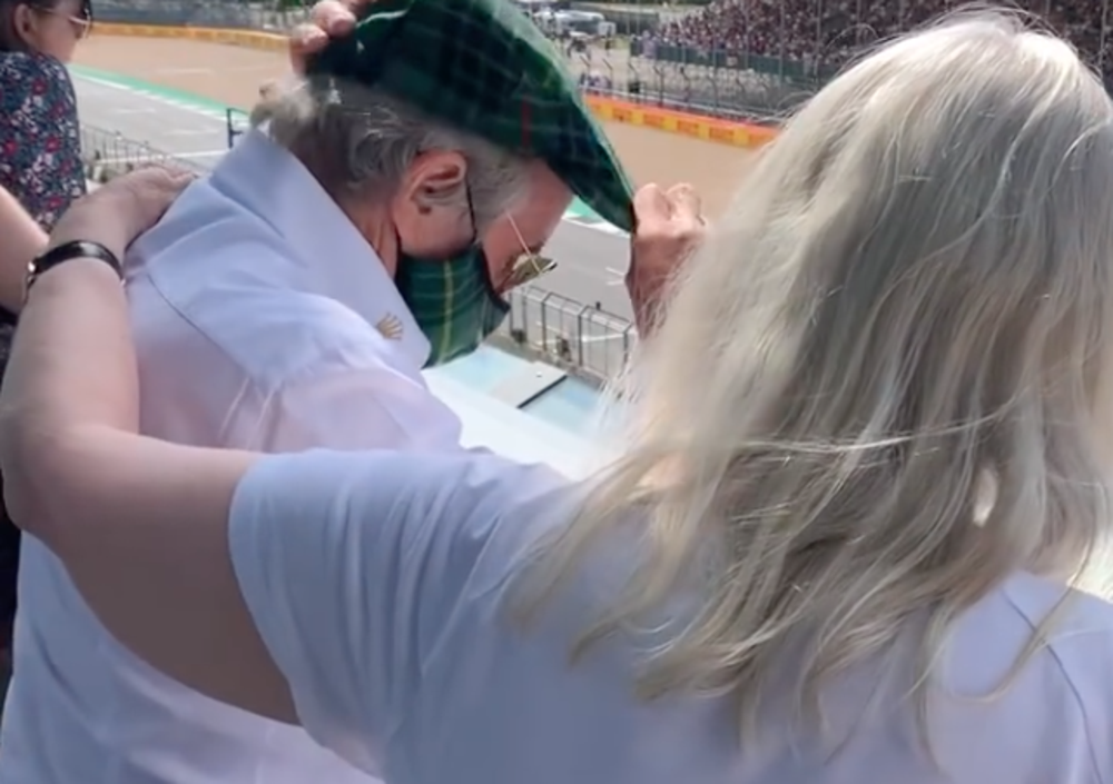 Jackie Stewart a Silverstone con la moglie affetta da demenza: &ldquo;Vengo qui con la stessa donna dal 1965&rdquo;