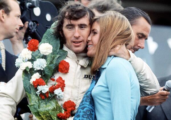 Jackie Stewart a Silverstone con la moglie affetta da demenza: &ldquo;Vengo qui con la stessa donna dal 1965&rdquo;