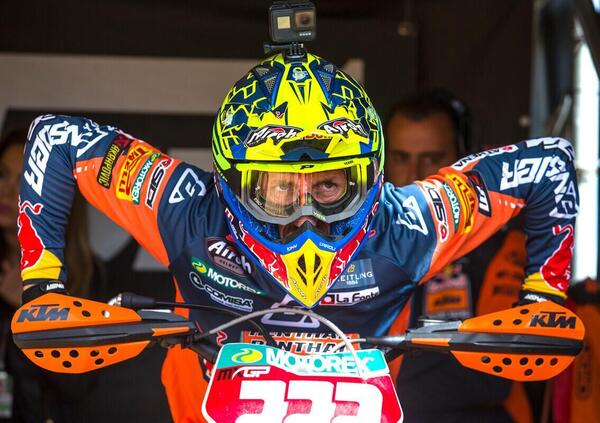 Tony Cairoli vince e ironizza sullo spazio dedicato al cross dai quotidiani sportivi. Guarda come