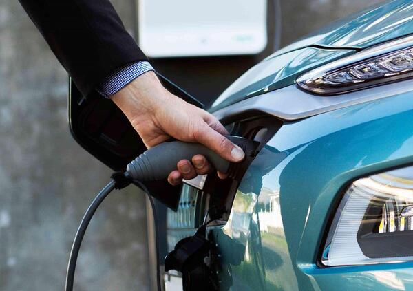 L&rsquo;auto elettrica? Dal punto di vista dei consumi conviene solo se la ricarichi a casa