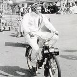 Steve McQueen, in vendita il suo Solex. Finiranno mai di vendere i suoi mezzi?