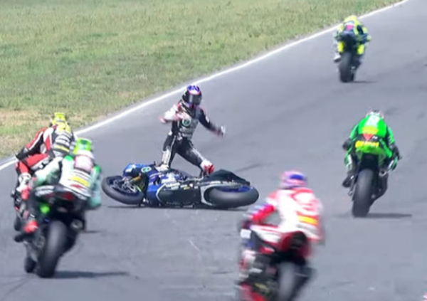 MotoAmerica: sfida di cadute per Jack Cagne e Loris Baz. Lo statunitense ha rischiato grosso [VIDEO]