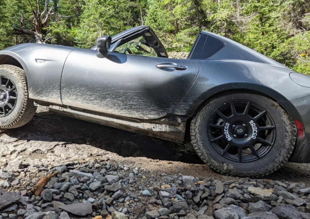 In off-road con la Mazda MX5 RF: Miatina a chi? [FOTO]