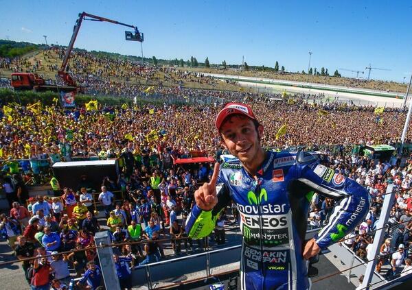 L&rsquo;addio di Valentino Rossi in 46 titoli, perch&eacute; non c&rsquo;&egrave; nulla da argomentare