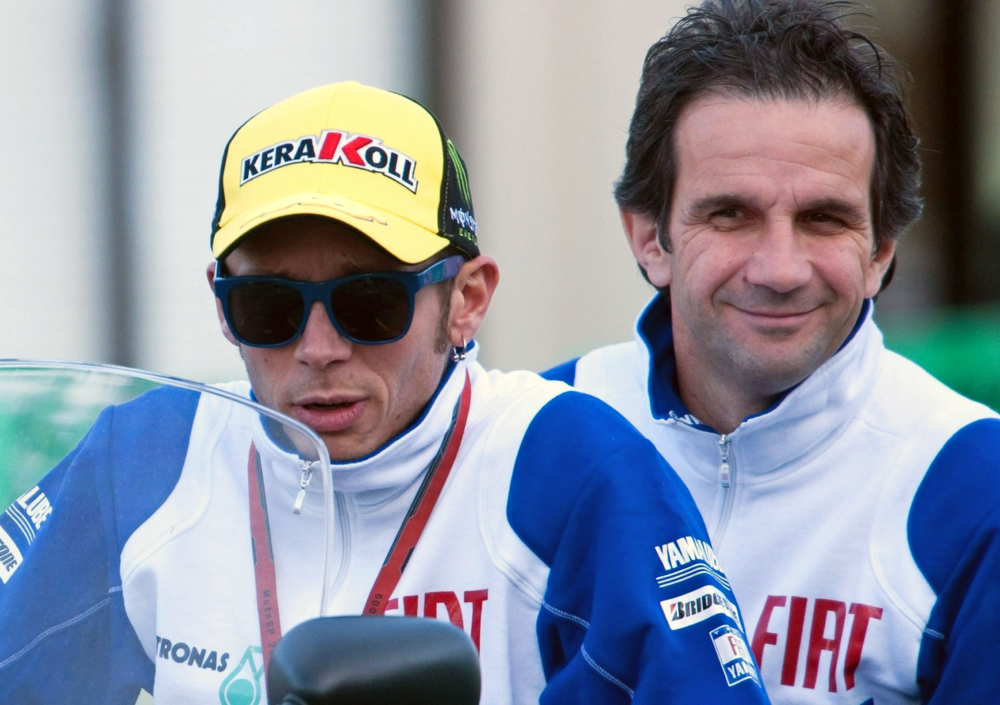 &ldquo;Mi ha insegnato tutto&rdquo;. Davide Brivio su Valentino Rossi. &ldquo;Quella volta nascosto sotto al tavolo &egrave; indimenticabile. E con Biaggi&hellip;&rdquo;