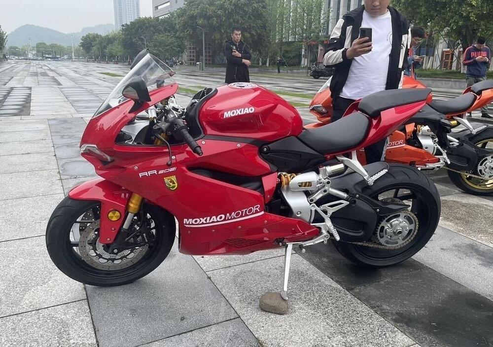 L&#039;anti-Ferrari da 1,5 milioni e il clone della Panigale V4S da 4.000 euro: cos&igrave; la Cina sfida l&rsquo;Italia dei motori [FOTO E VIDEO]