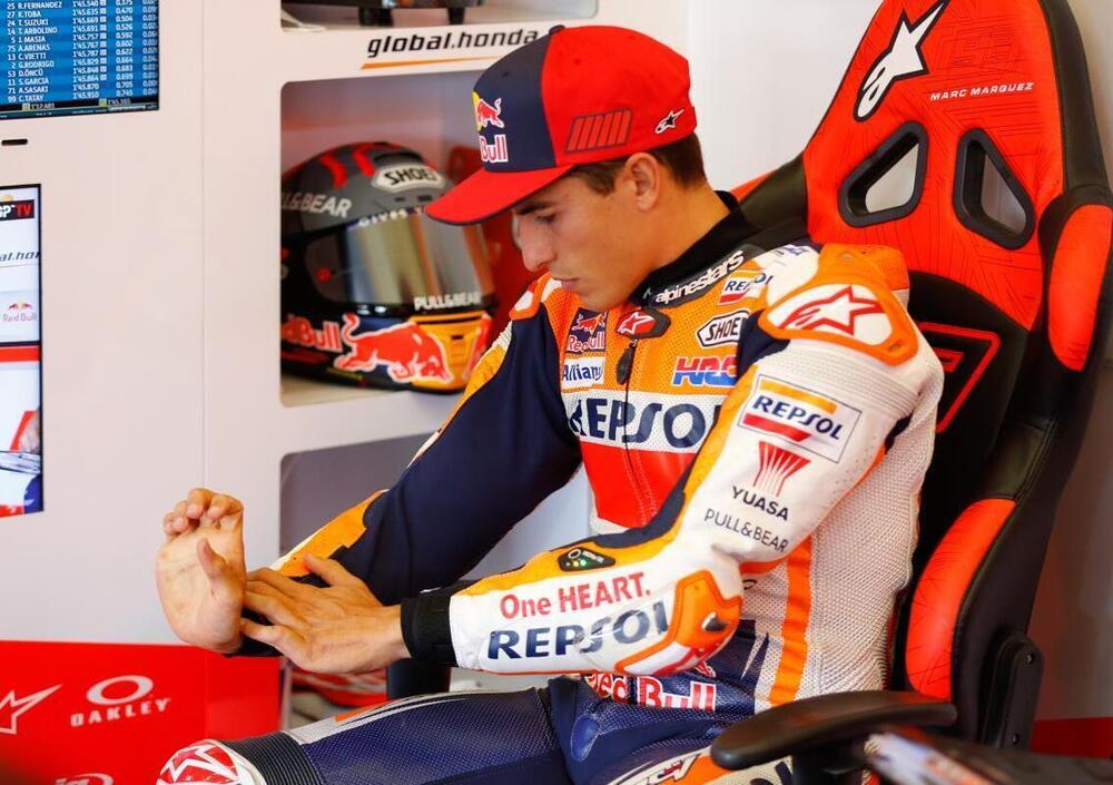 Il dolore al braccio di Marquez non passa: Marc ha potuto correre solo dopo un&rsquo;infiltrazione