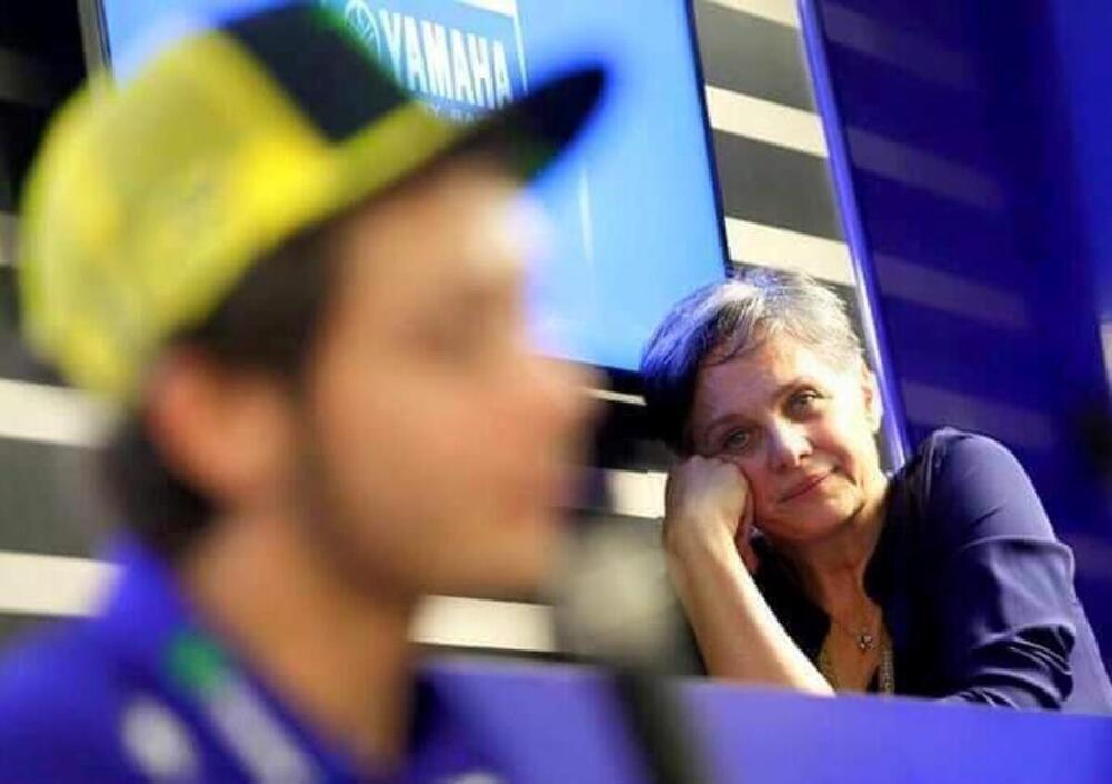 Valentino Rossi futuro pap&agrave;, ma quando l&rsquo;ha saputo &ldquo;nonna&rdquo; Stefania?