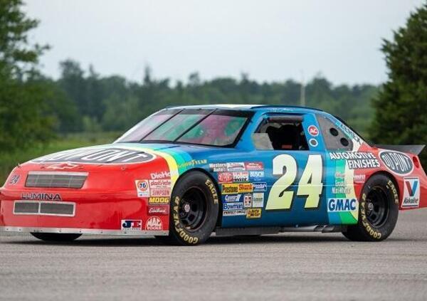 C&#039;&egrave; in vendita una Nascar d&rsquo;epoca di Jeff Gordon (ed &egrave; bellissima)