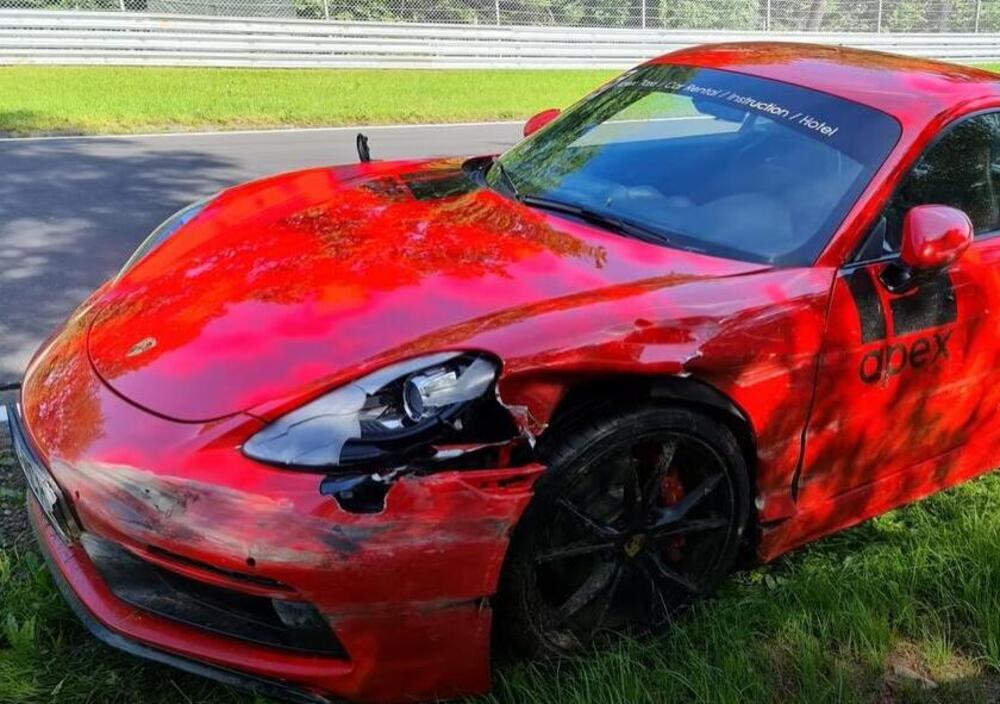 Botto al Ring con la Porsche Cayman a 200 km/h: il video &egrave; virale e il conto salatissimo