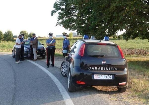 Su una Bmw e un&rsquo;Audi con lampeggianti si fingono poliziotti, fermano una Focus e rapiscono il conducente