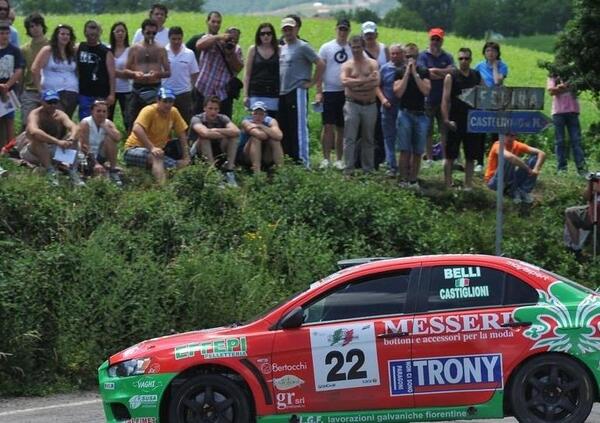 Tragedia al Rally dell&rsquo;Appennino: auto esce di strada, falcia e uccide due giovani spettatori