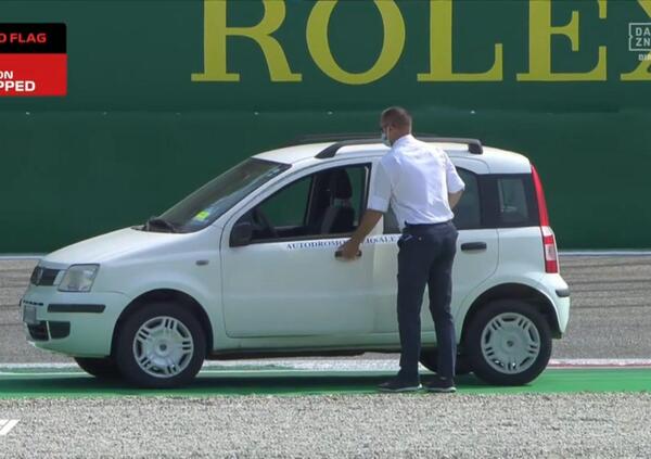 Che cosa ci fa una Panda in pista? L&#039;immagine in diretta da Monza diventa virale