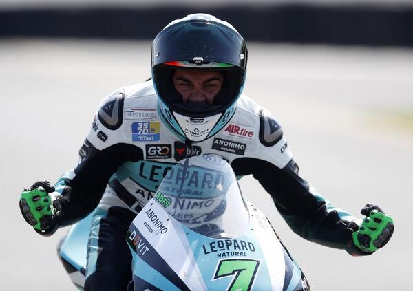 Gestacci e goduria. La &ldquo;pacata&rdquo; l&rsquo;esultanza del team Leopard dopo la vittoria di Dennis Foggia in Moto3 [VIDEO]