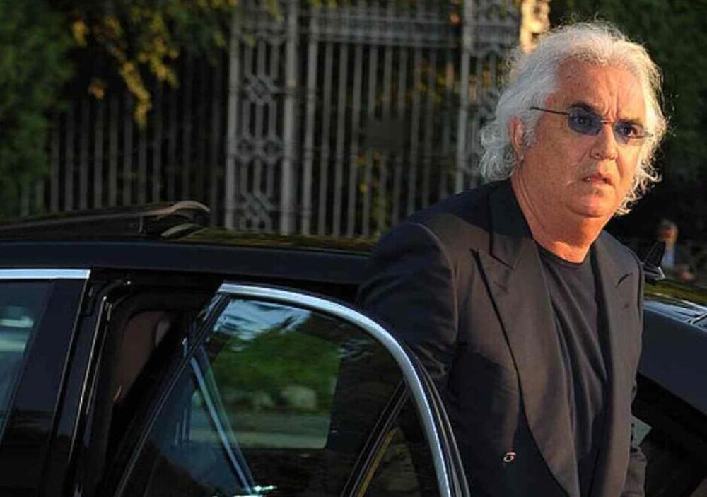 Briatore contro Autostrade: &ldquo;Uno schifo. Trattano la gente come stracci. Non dovremmo pagare il ticket, chiediamo i danni&rdquo; [VIDEO]