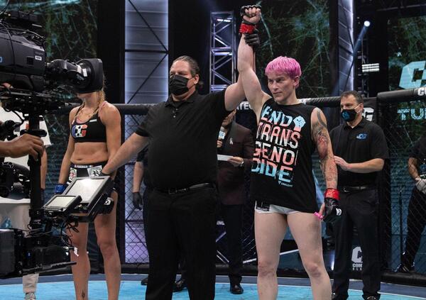 Fighter trans, ex delle forze speciali, debutta nelle Mma e sottomette l&rsquo;avversaria. Scoppia la polemica [VIDEO]