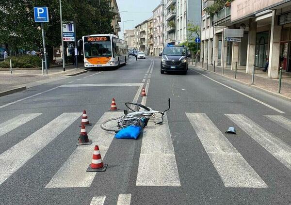 Mestre, travolge ciclista con lo scooter e scappa