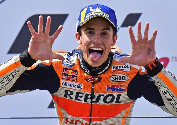 Colpo di scena: Valentino tifa&hellip; Marc Marquez, che gli regala le saponette [FOTO e VIDEO]