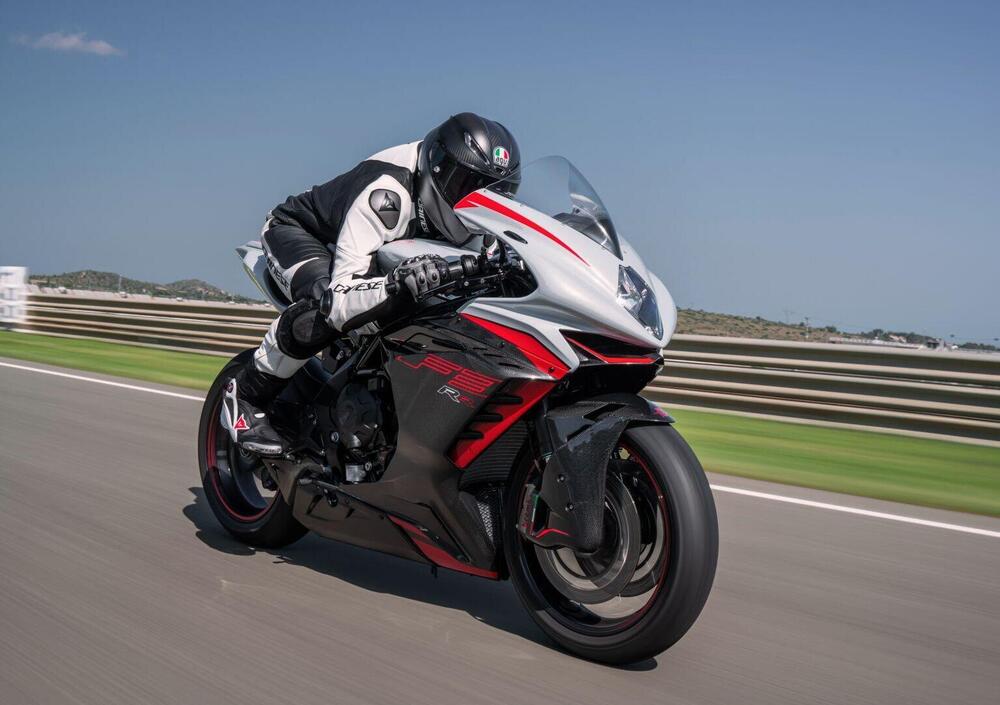 MV Agusta F3 RR 2022: MV ti mette le ali (e tanta tecnologia inedita)