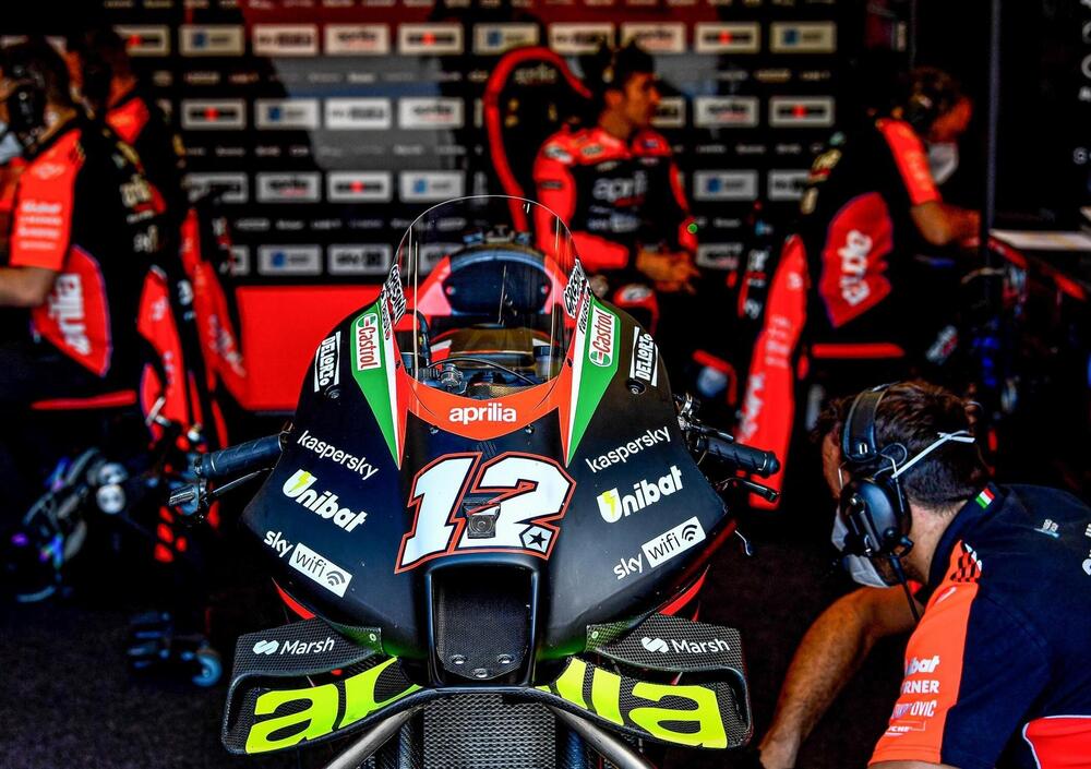 Aprilia vola ai test di Misano: la rivoluzione &egrave; nei dettagli