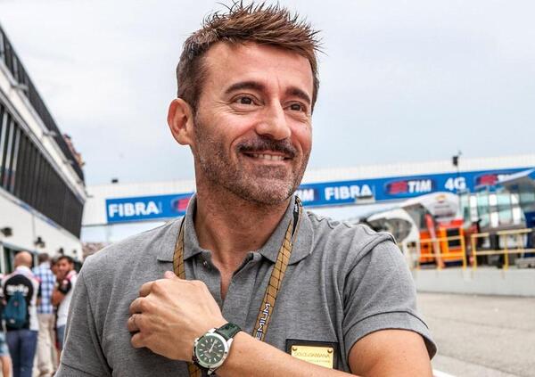 [VIDEO] Max Biaggi padre e... pilota! Non sa che dire al figlio che gioca con la sua Aprilia SBK