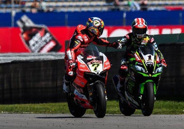 Il saluto di Jonathan Rea a Chaz Davies &egrave; una frecciata a Toprak Razgatlioglu