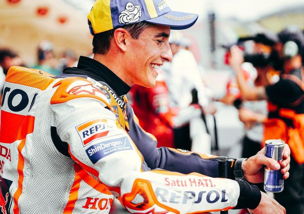 Marc Marquez lo ammette: se sta cos&igrave; non pu&ograve; vincere neanche nel 2022. Poi provoca e fa una battuta (costosa)