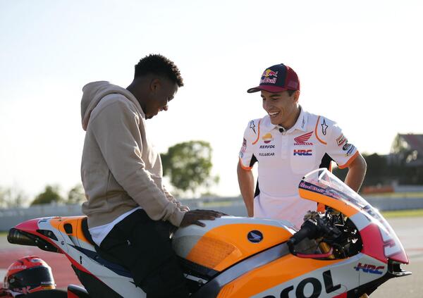 Ansu Fati, Marc Marquez e l&rsquo;indribblabile suono di una MotoGP [VIDEO]