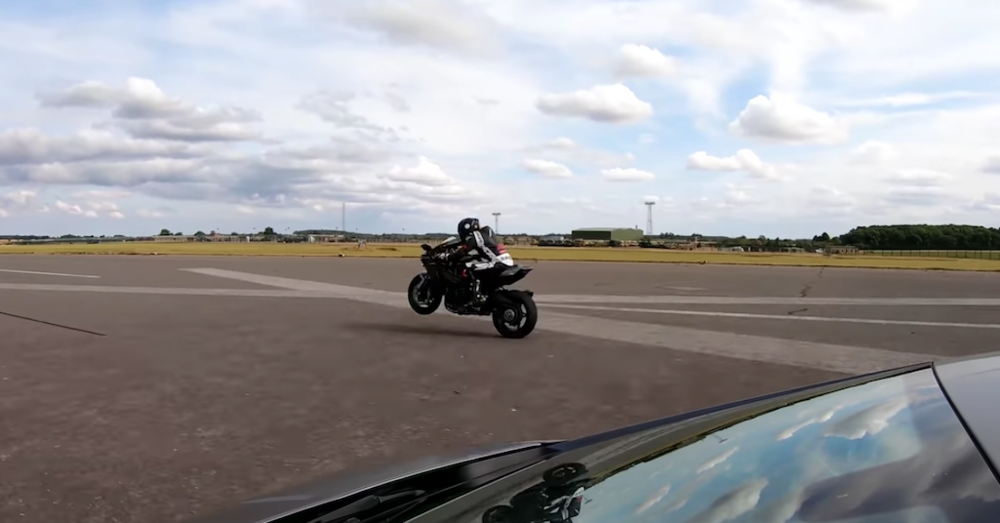 [VIDEO] Lamborghini Huracan Turbo vs Kawasaki H2R: ecco chi ha vinto la drag race