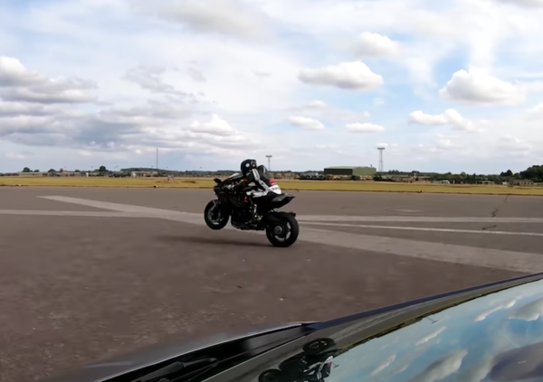 [VIDEO] Lamborghini Huracan Turbo vs Kawasaki H2R: ecco chi ha vinto la drag race