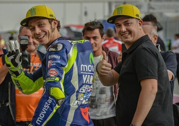 Uccio commosso sul ritiro di Valentino Rossi: &ldquo;Lo sto accusando, sono sincero&rdquo;. E quella volta con Brad Pitt&hellip;