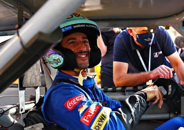 Dale Earnhardt, la Chevrolet guidata da Daniel Ricciardo e lo strano gioco del motorsport 