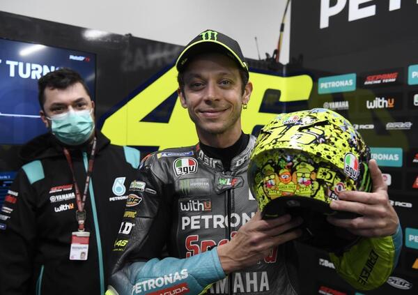 Quanto vale il casco di Valentino Rossi lanciato in tribuna a Misano?