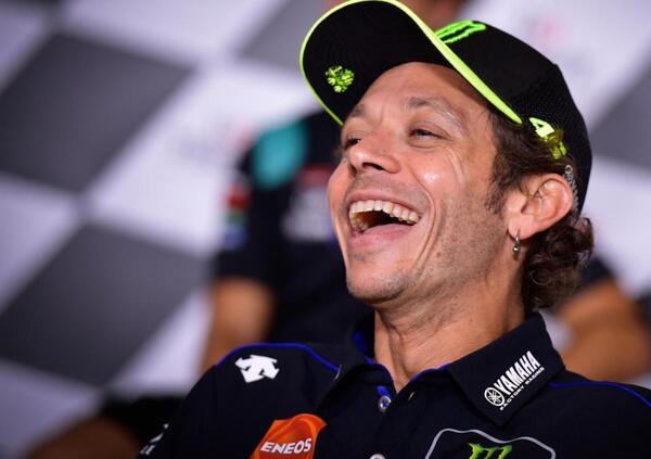 Valentino Rossi stasera a Le Iene, anticipazioni: il Dottore riceve un premio da Francesca Sofia Novello