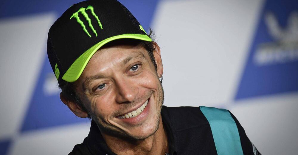 Valentino Rossi in conferenza stampa: &ldquo;Fermi tutti, c&rsquo;&egrave; una donna nuda!&rdquo; E lancia una frecciatina a Yamaha