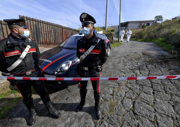 Ragazzi in auto a chiacchierare: camionista li scambia per ladri e li uccide a colpi di pistola