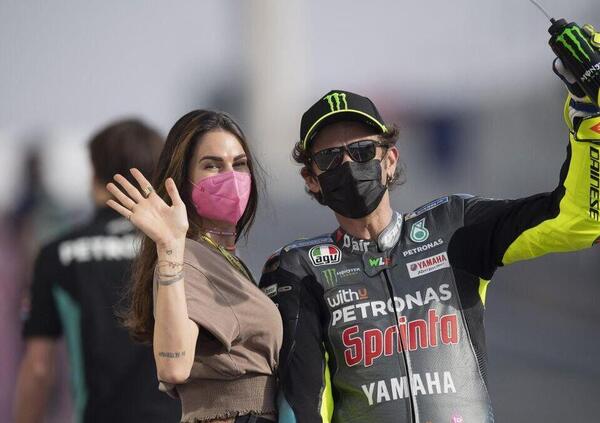 Valentino Rossi e Francesca Sofia Novello &ldquo;mostruosi&rdquo; ad Halloween