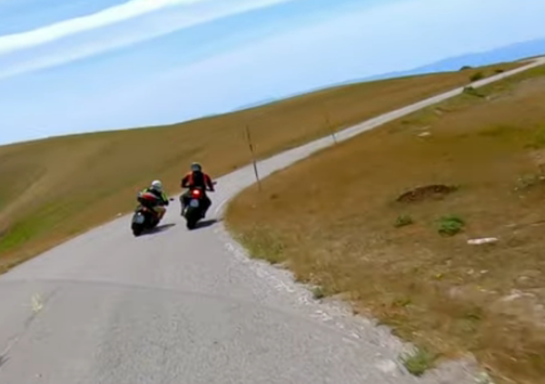 Il video della BMW S1000R che ha preso paga dal T-Max &egrave; virale. Ma hanno perso entrambi