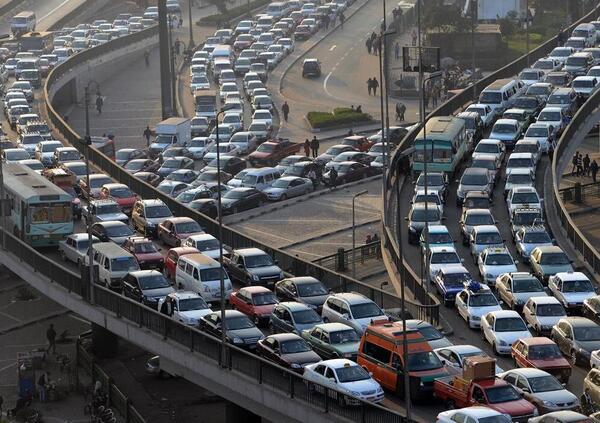 Milano &egrave; l&rsquo;unica citt&agrave; che ha diminuito le auto circolanti negli ultimi cinque anni. I dati di Ecosistema urbano