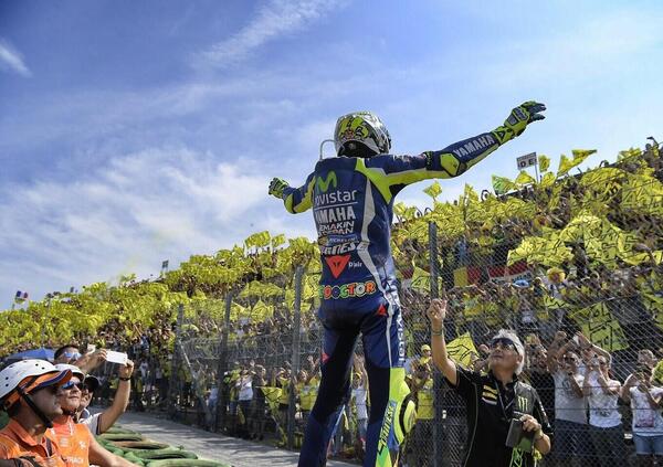 Il viaggio per la fine di una bella storia: MOW va a Valencia per salutare Valentino Rossi