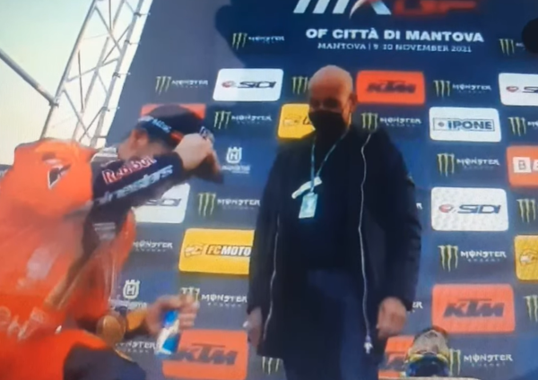 Cairoli si ritira come un re, l&#039;omaggio del rivale-campione del mondo &egrave; bellissimo [VIDEO]