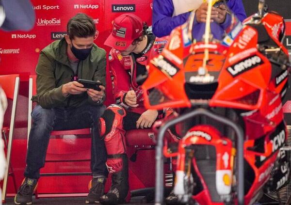 Ducati, Crivill&eacute;: &ldquo;Se Bagnaia e Miller lo vogliono, Stoner pu&ograve; tornare&rdquo;. Valentino e Marquez, invece...