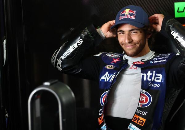 Ai piloti hanno chiesto di descrivere Vale. I tre aggettivi di Marquez sorprendono tutti. Bastianini gli d&agrave; del&hellip; vecchio