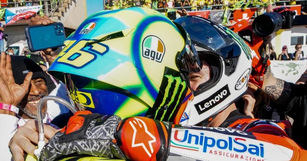 [VIDEO] La festa che i piloti hanno dedicato a Valentino Rossi vista da vicino