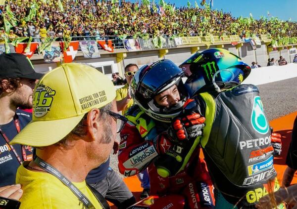 [VIDEO] La festa che i piloti hanno dedicato a Valentino Rossi vista da vicino