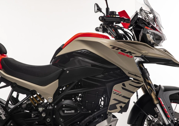 Benelli TRK 800 a EICMA: &ldquo;se non fosse Made in China la comprerei&rdquo;. Ma noi (e il mercato) diciamo: viva Benelli!