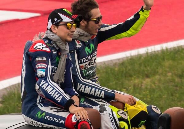 Valentino Rossi e Jorge Lorenzo se le sono promesse: tra pochi giorni faranno ancora a sportellate