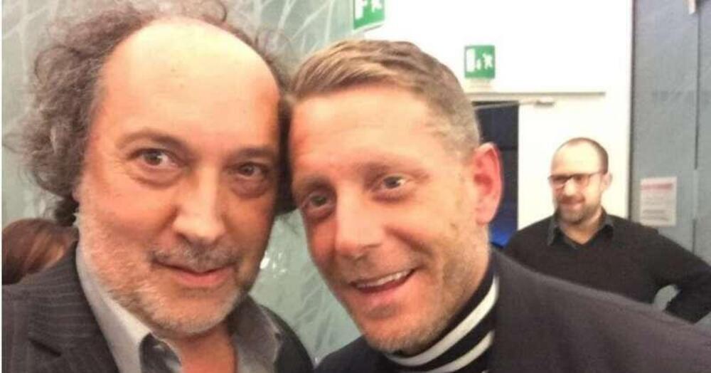 Propone la &quot;dittatura sanitaria&rdquo; contro i no vax e viene minacciato di morte. Lapo Elkann in sostegno di Fulvio Abbate